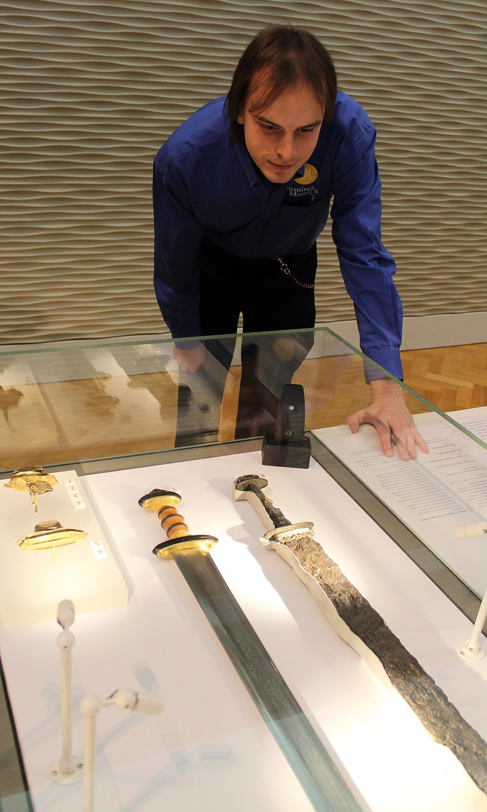 Anthony-in-the-gallery-with-the-replica-and-real-anglo-saxon-swords